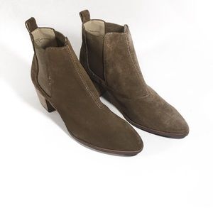 Steve Madden Chelsea Booties Size 6 Ankle Suede